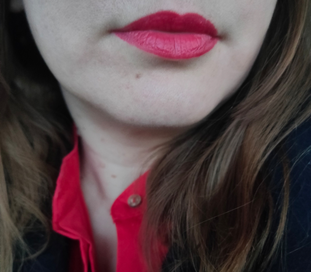 При естественном свете.