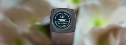 Huda Beauty Liquid Matte в цвете Flirt: моя кремово-коричневая любимица