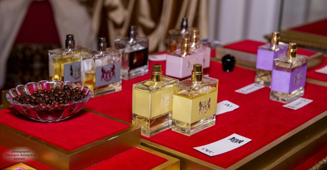 Как называется маленькие духи. Парфюмерия. History de Parfum outrecudent.