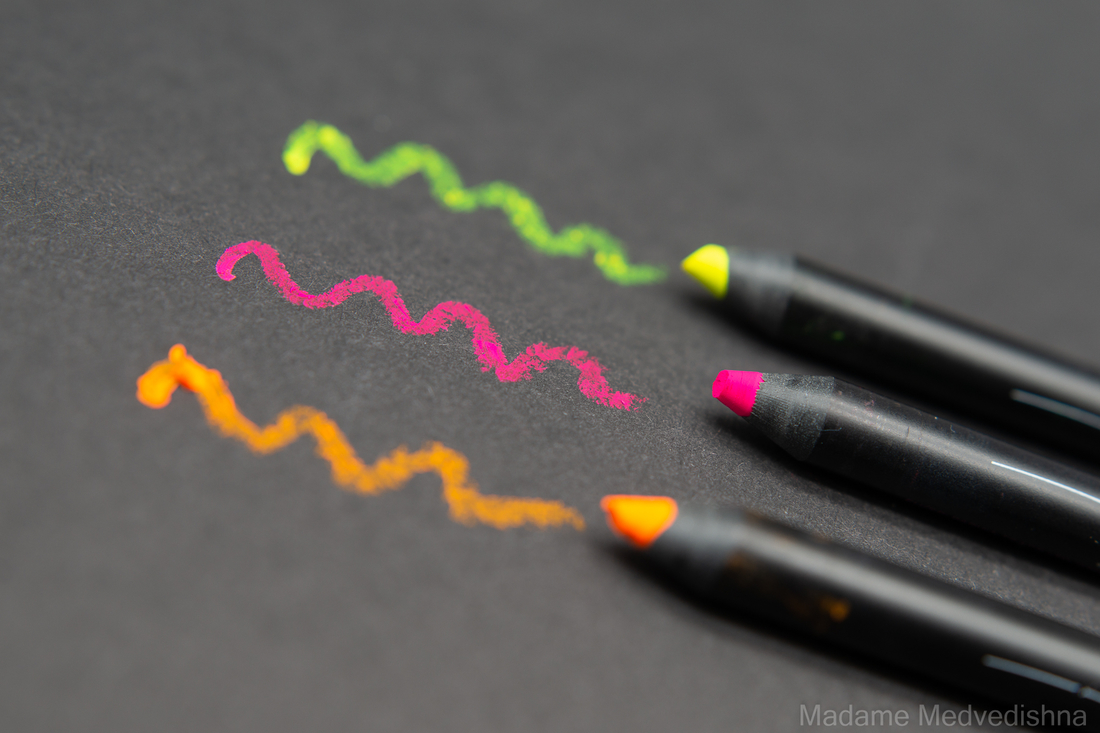 Неоновые карандаши. Неоновые карандаши для рисования. Parisa Neon Demon. Белый карандаш Parisa Neon Demon.
