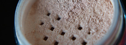 Макияж по рецепту Ролтон: вкусно, но есть нюансы! Хайлайтер "Salt & Pepper" 02 Smoked Paprica и карандаш для глаз Beauty Recipe 01 от Beauty Bomb x Роллтон