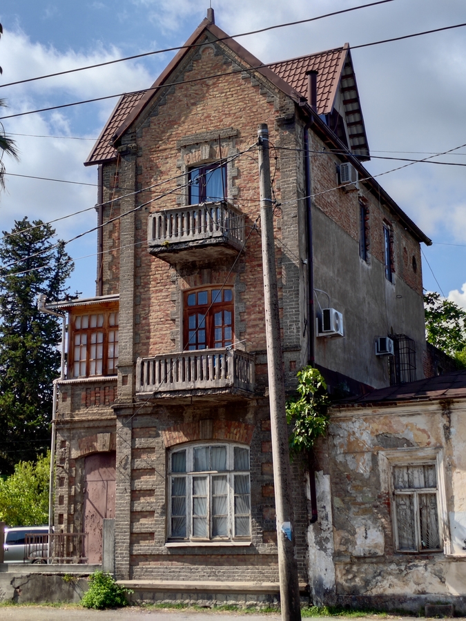 Жилой дом. Ну какой чудесный, а!