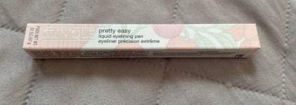 Clinique Pretty Easy Eyelining Pen - не самая стойкая, но зато в косметичке вечная