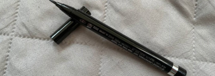 Clinique Pretty Easy Eyelining Pen - не самая стойкая, но зато в косметичке вечная