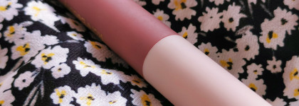 Комфортный нюд: помада-суфле Matte Lip Cream от Rare Beauty