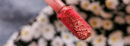 Комфортный нюд: помада-суфле Matte Lip Cream от Rare Beauty