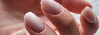 С шиммером или без? Плотная и лёгкая в работе молочная база Milky Base Fiber от The Virgin Beauty