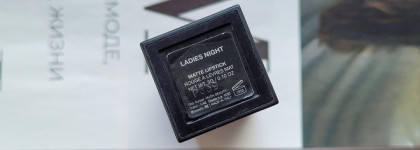 Непослушница Huda Beauty Power Bullet Matte Lipstick в оттенке Ladies Night