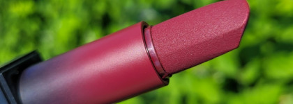 Непослушница Huda Beauty Power Bullet Matte Lipstick в оттенке Ladies Night