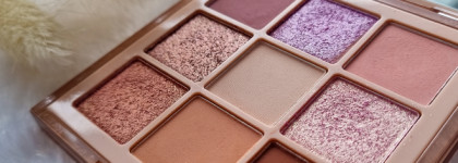 Скучная Huda Beauty Light Nude Obsessions Eyeshadow Palette