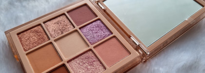 Скучная Huda Beauty Light Nude Obsessions Eyeshadow Palette