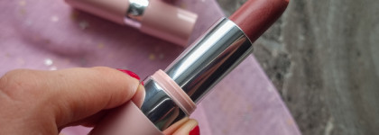 Сомнительно, но окэй. 10 оттенков матовой губной помады "СуперУвлажнение" от Avon