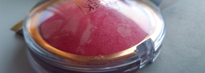 Сочные розовые румяна Catrice Cheek Lover Marbled blush в оттенке 010 Dahlia Blossom