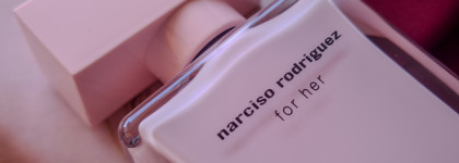 Аромат тела и пудры. Парфюмерная вода Narciso Rodriguez For Her Eau de Parfum