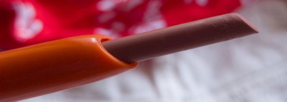 Новинка: Vivienne sabo Francafrique Матовая пудровая помада для губ в оттенке "Тёплый Нюд" 02