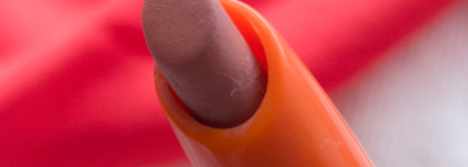 Новинка: Vivienne sabo Francafrique Матовая пудровая помада для губ в оттенке "Тёплый Нюд" 02