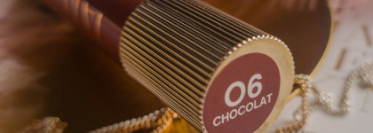 Новинка от Vivienne sabo: лаковая помада-бальзам Glossy Lip Balm Lala Laque в оттенке 06 Chocolate