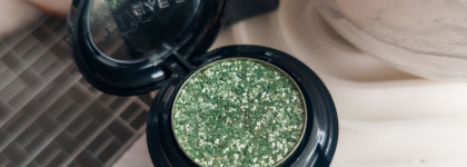 Зеленый спаркл? Почему бы и да? Limoni Eye Shadow Prism в оттенке 16 Onyx