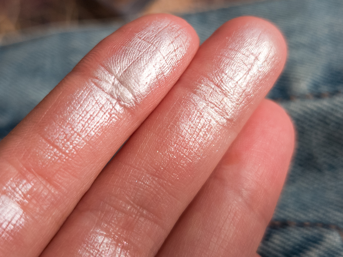 Левый свотч - левый оттенок, правый - соответственно, правый