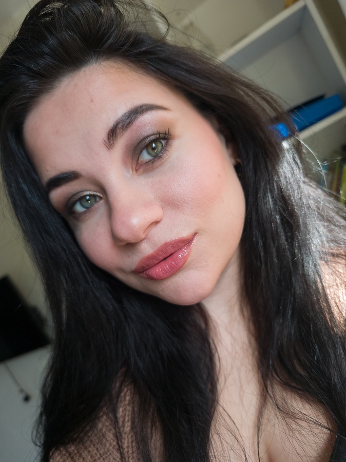 Если что, бронзер здесь не Hourglass