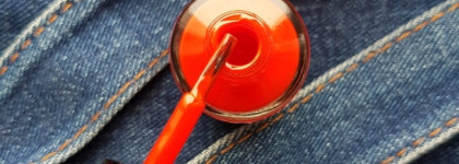 Эффектный маникюр с красным лаком EL Corazon Kaleidoscope «Красотека» 04 Девушка в красном