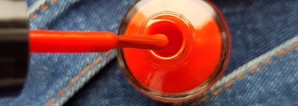 Эффектный маникюр с красным лаком EL Corazon Kaleidoscope «Красотека» 04 Девушка в красном