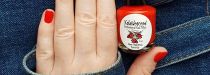 Эффектный маникюр с красным лаком EL Corazon Kaleidoscope «Красотека» 04 Девушка в красном