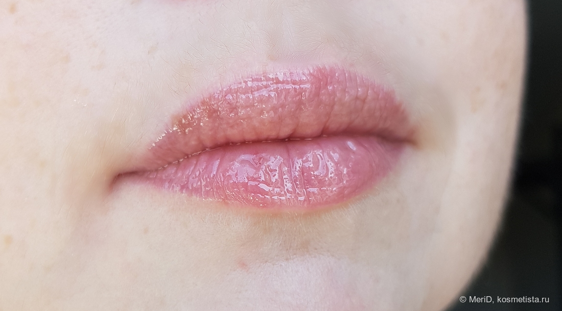 С бальзамом Clinique Superbalm Lip Treatment плотным слоем