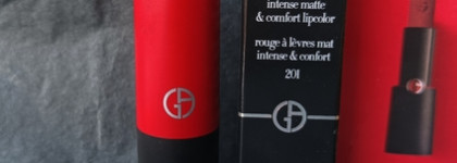 Лучшая матовая помада для роковых образов. Giorgio Armani Rouge D'Armani Matte в оттенке 201