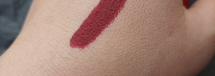 Лучшая матовая помада для роковых образов. Giorgio Armani Rouge D'Armani Matte в оттенке 201