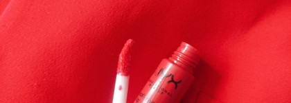 Total Red c жидкой губной помадой NYX Professional Makeup Soft Matte Lip Cream в оттенке Amsterdam