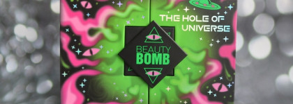 Сияние из космоса с палеткой теней для век Beauty Bomb The Hole Of Universe