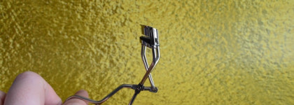 Знаменитый керлер от Shu Uemura Eyelash Curler N и короткие, прямые ресницы