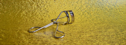 Знаменитый керлер от Shu Uemura Eyelash Curler N и короткие, прямые ресницы