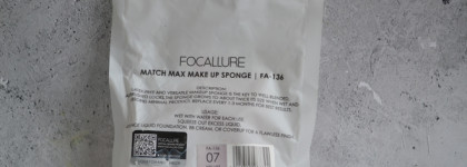 Вельветовый безлатексный спонж Focallure. Обладатели крупных пор оценят