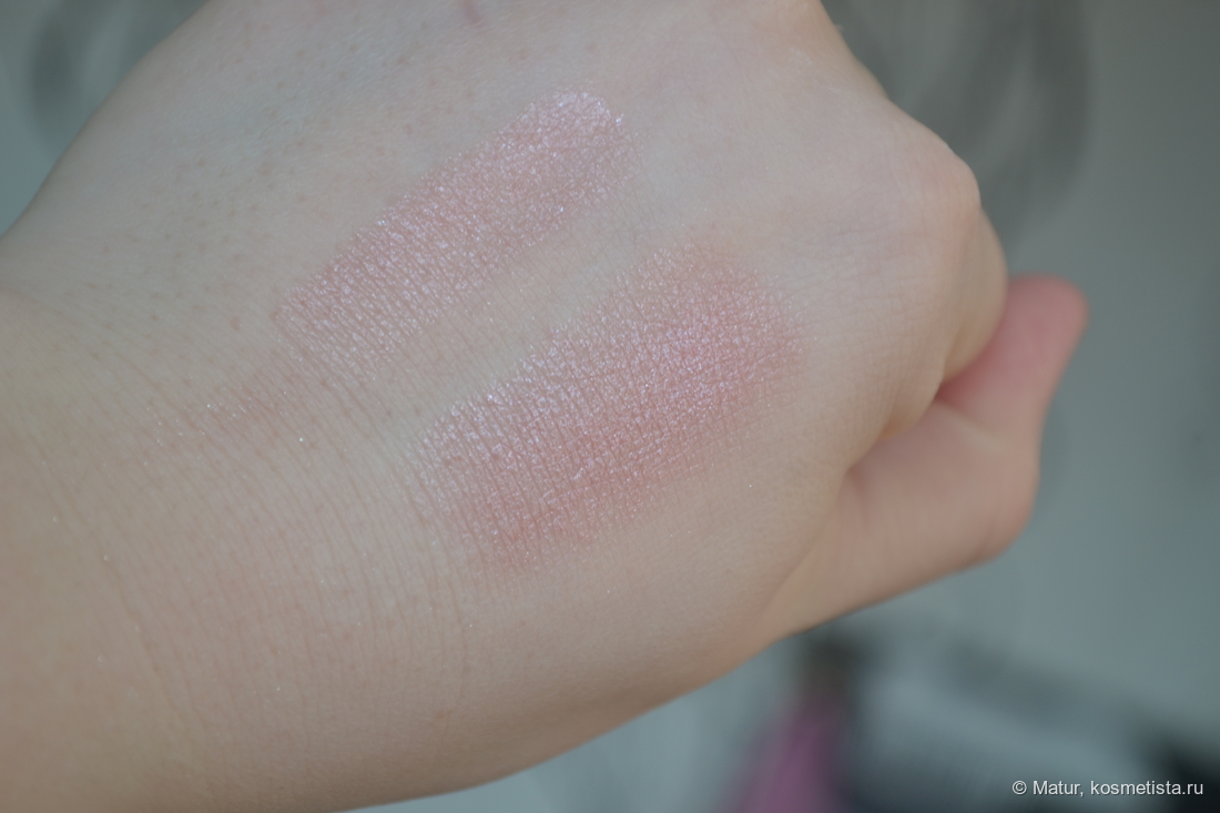 В глубине комнаты