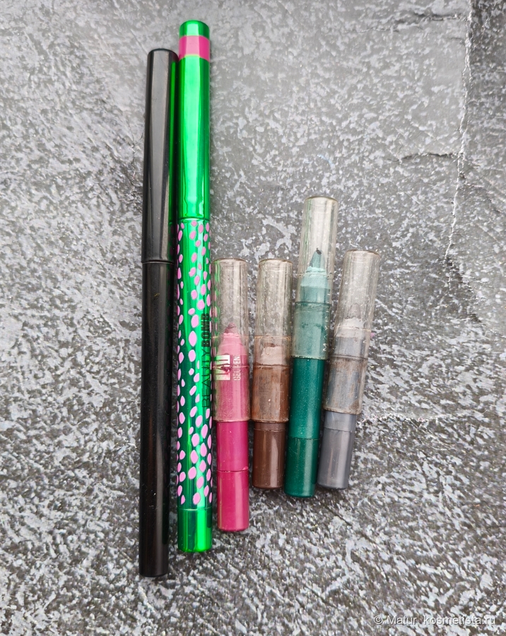 Черный - это каял Eveline, оказывается я его не включала в проект, но он как то оказался в коробке и я смогла его добить