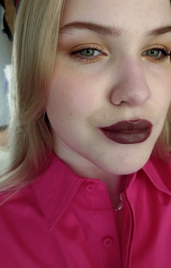 Роскошный глубокий оттенок из бюджета! Эко-помада Influence Beauty Lipstick #18 Perseverance
