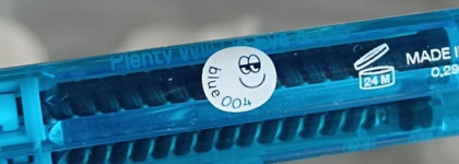 По-летнему яркий карандаш Rad plenty will do eye & lip #004 blue