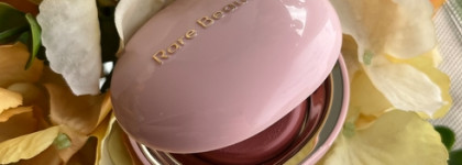 Мои лучшие друзья на лето и не только - легкая текстура, милейший дизайн. Rare Beauty Vulnerable blush Neutral