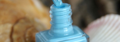 Небесно-голубой лак Catrice iconails gel 117 Aqua Man-icure