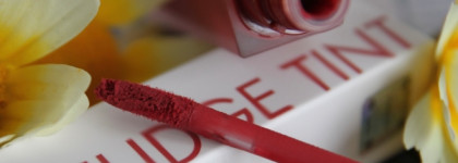 Тонкое пудровое покрытие губ с помадой от корейского бренда Rom&Nd Blur Fudge Tint #02 “Rosiental”