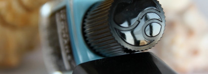 Небесно-голубой лак Catrice iconails gel 117 Aqua Man-icure