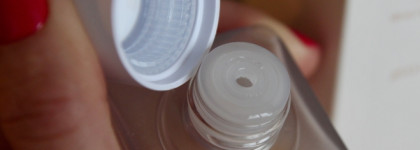 Два работающх тонера от Needly: Crossbarrier toner Eco Ceramide × Panthenol и pH balancing toner