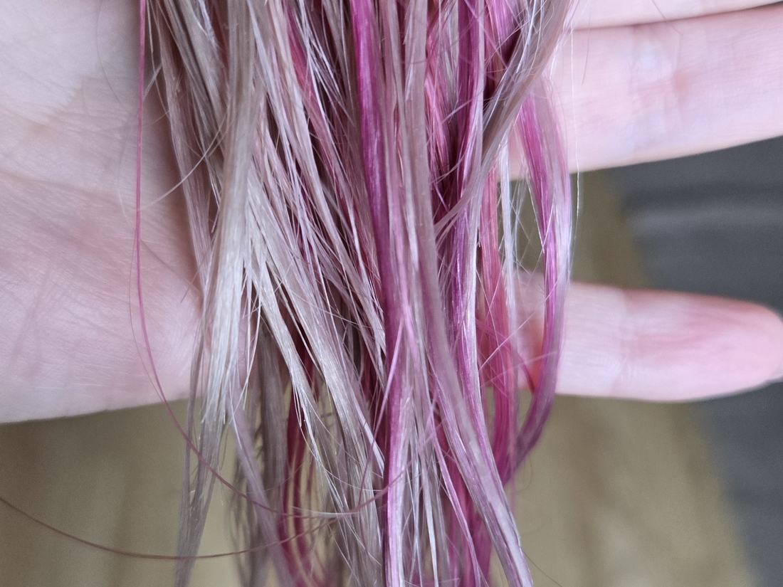 это видно по склеившимся волосам