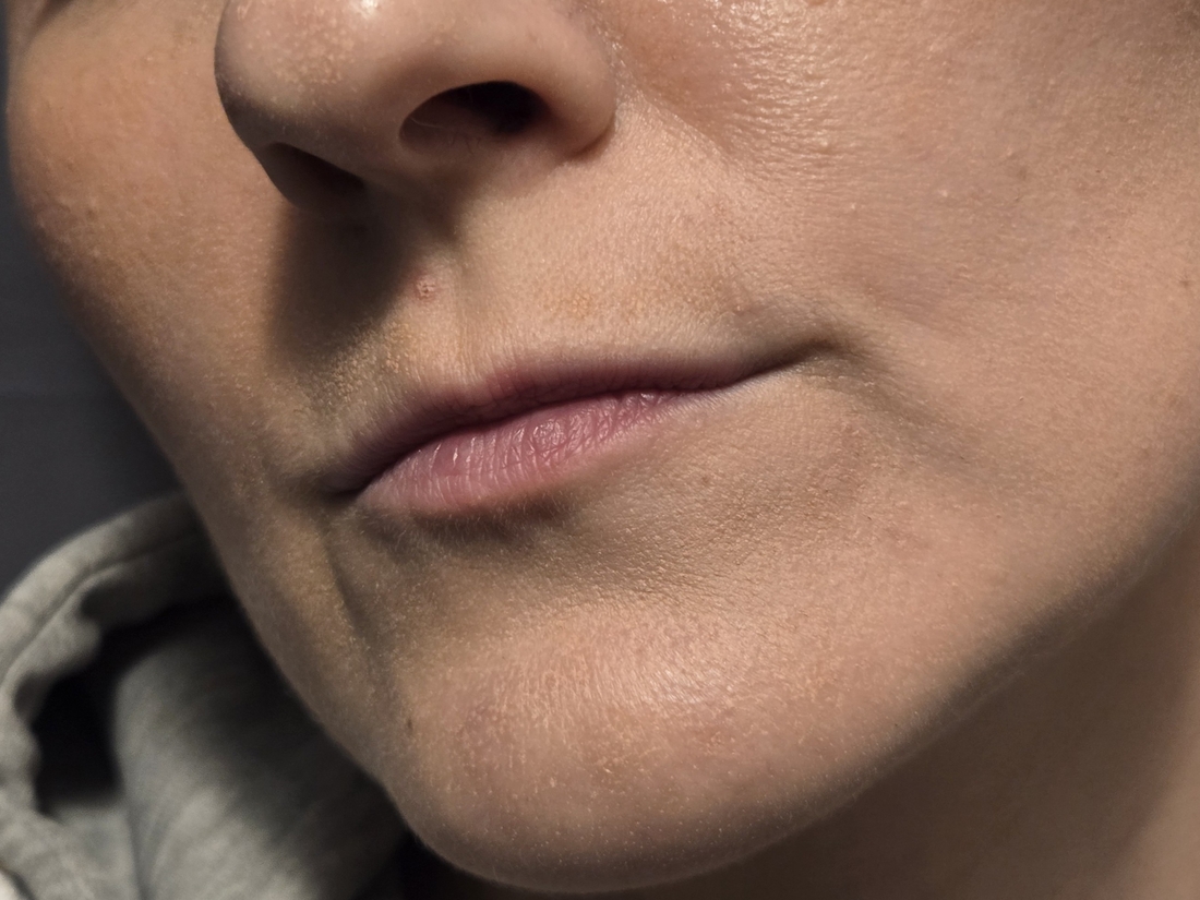 при свете энергосбергающей лампы