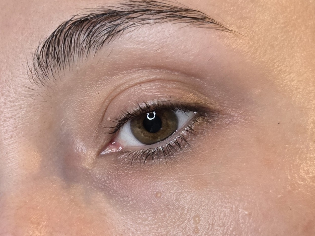 до нанесения крема, после увлажнения лица тонером