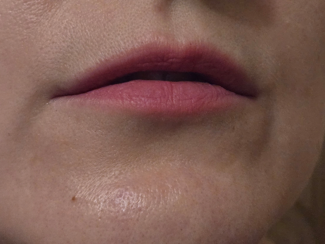 в свете лампы накаливания