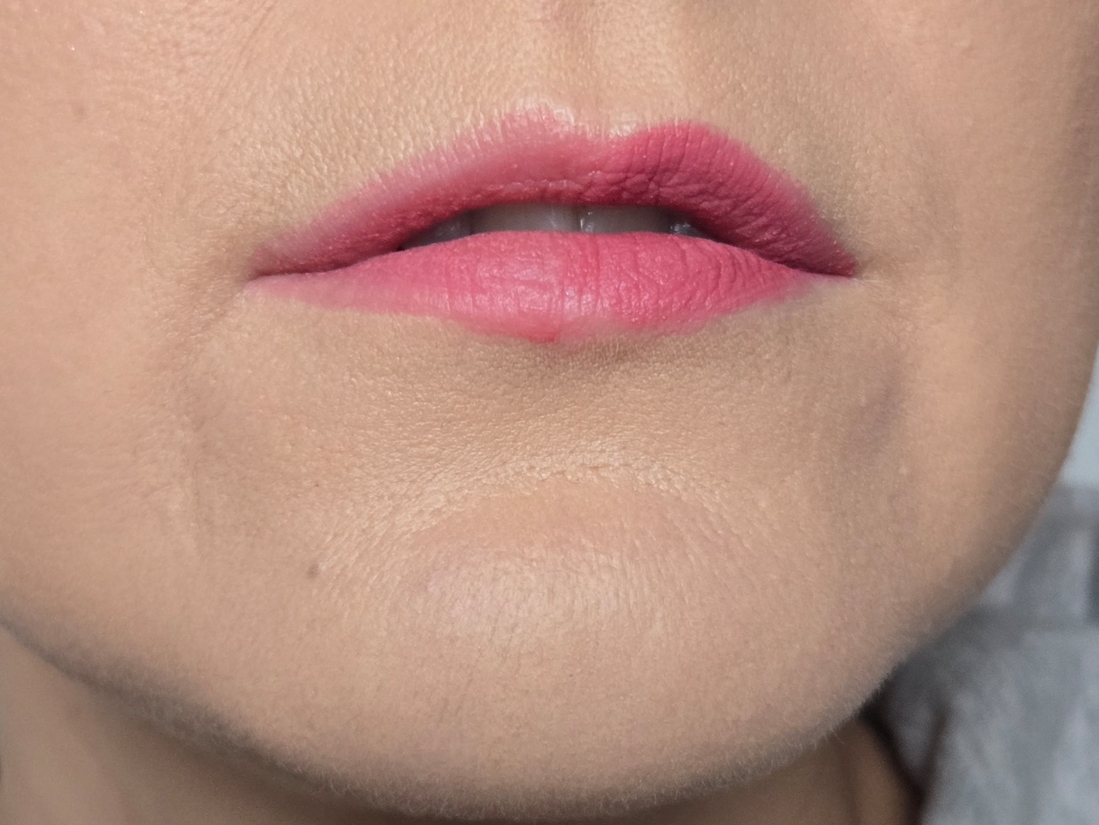 Слева старый, с мп, справа - свежий продукт из Кореи.