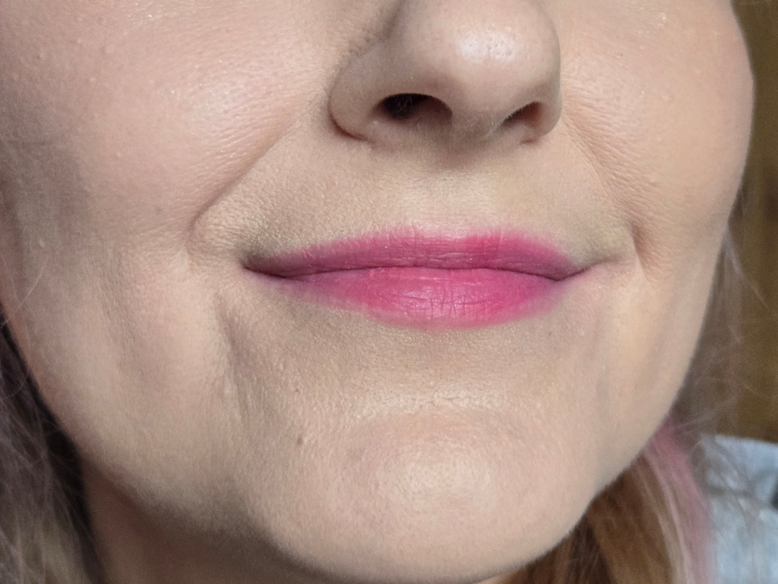 новая версия в 2 слоя на увлажненные губы после промокания салфеткой, при свете дня